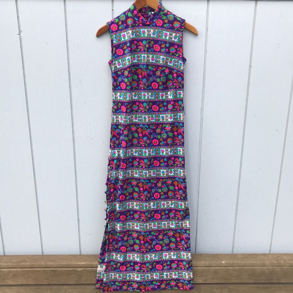 Vintage 1970s Flower Power Maxi Dress - Picture 2 of 9